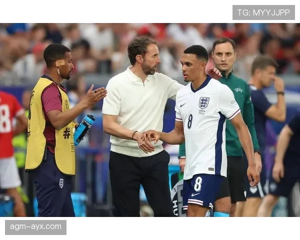 沃特金斯与福登:英格兰进攻核心角色及战术适配性对比分析 沃特金斯与福登:英格兰进攻核心角色及战术适配性对比分析