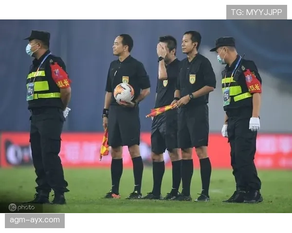 门前冲撞犯规判罚标准解析，何时算犯规何时合理身体对抗