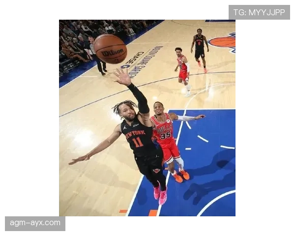 杰伦·布伦森挡拆制造错位，助力球队提升关键时刻得分效率