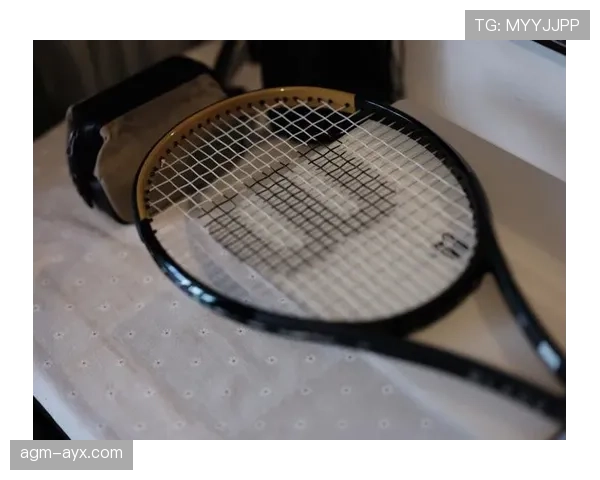 小威连网球拍都奢侈到让人怀疑是不是拿家里金库换的？